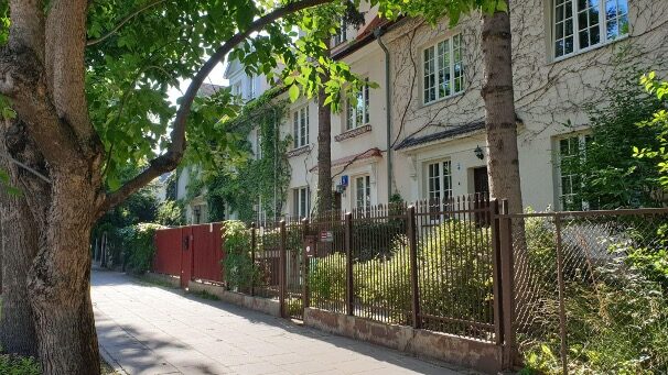 Saska Kępa street in Warsaw, Poland - A vibrant and diverse neighborhood showcasing a mix of modernity and historical charm. Saska Kępa is known for its artistic flair, cultural ambiance, and a variety of shops, cafes, and galleries, making it a thriving community within Warsaw.